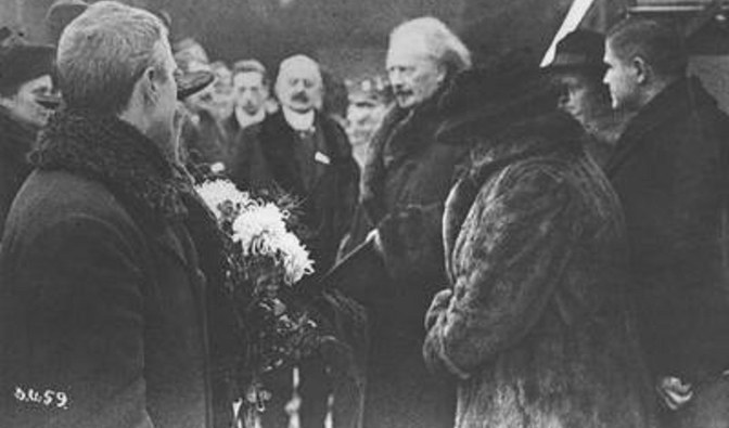 Zdjęcie przedstawia przyjazd Ignacego Jana Paderewskiego do Poznania dnia 26 grudnia 1918 r.  Fot. NAC